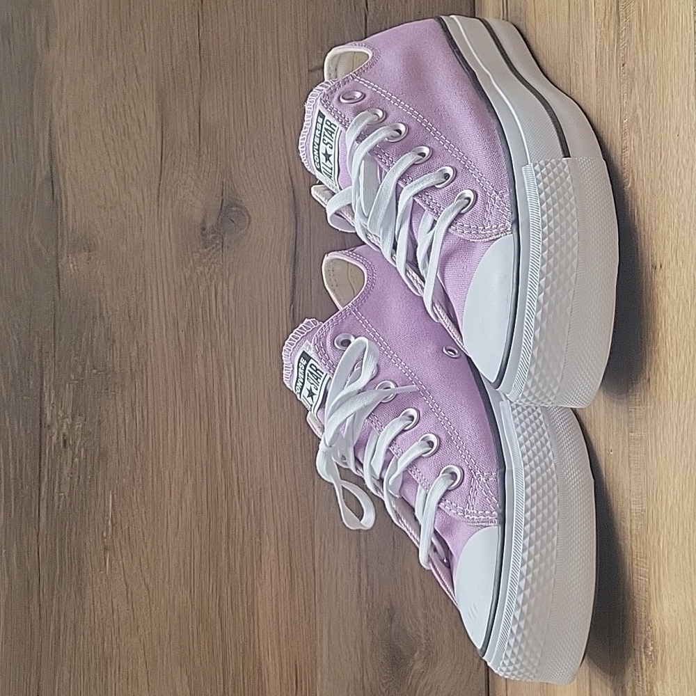 Converse platform Brand new in the box.